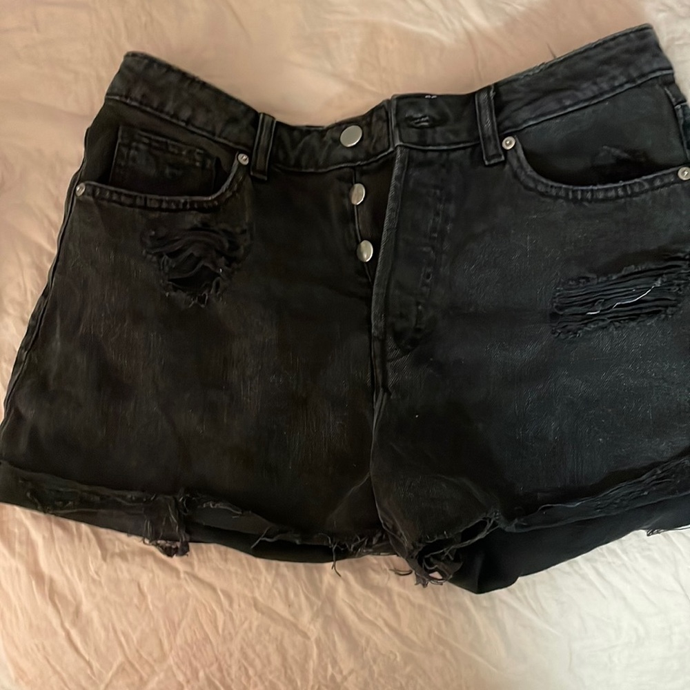 H&M distressed jean shorts